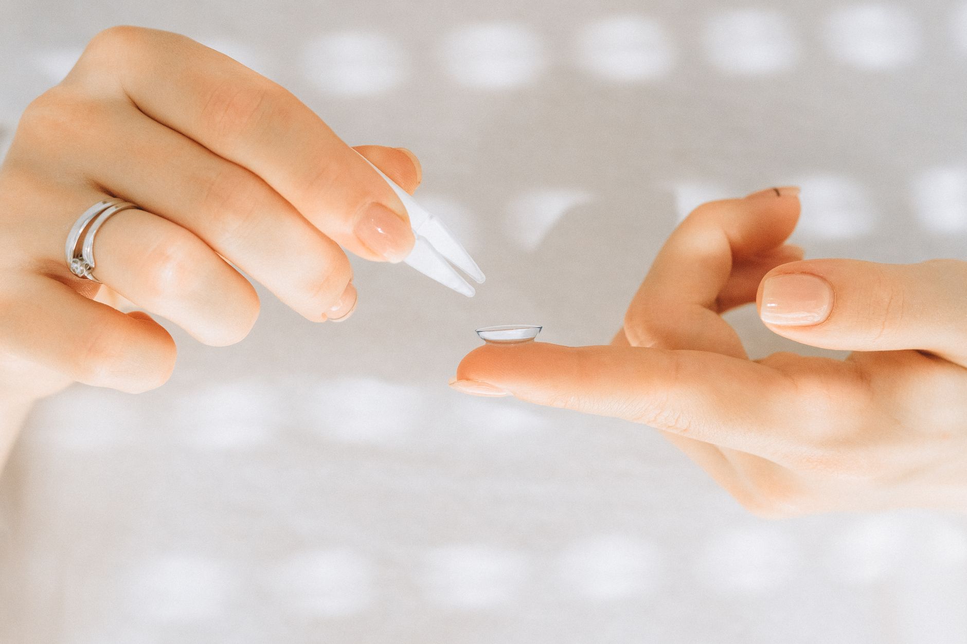 Eyelash Extensions and Contact Lenses: What to Know