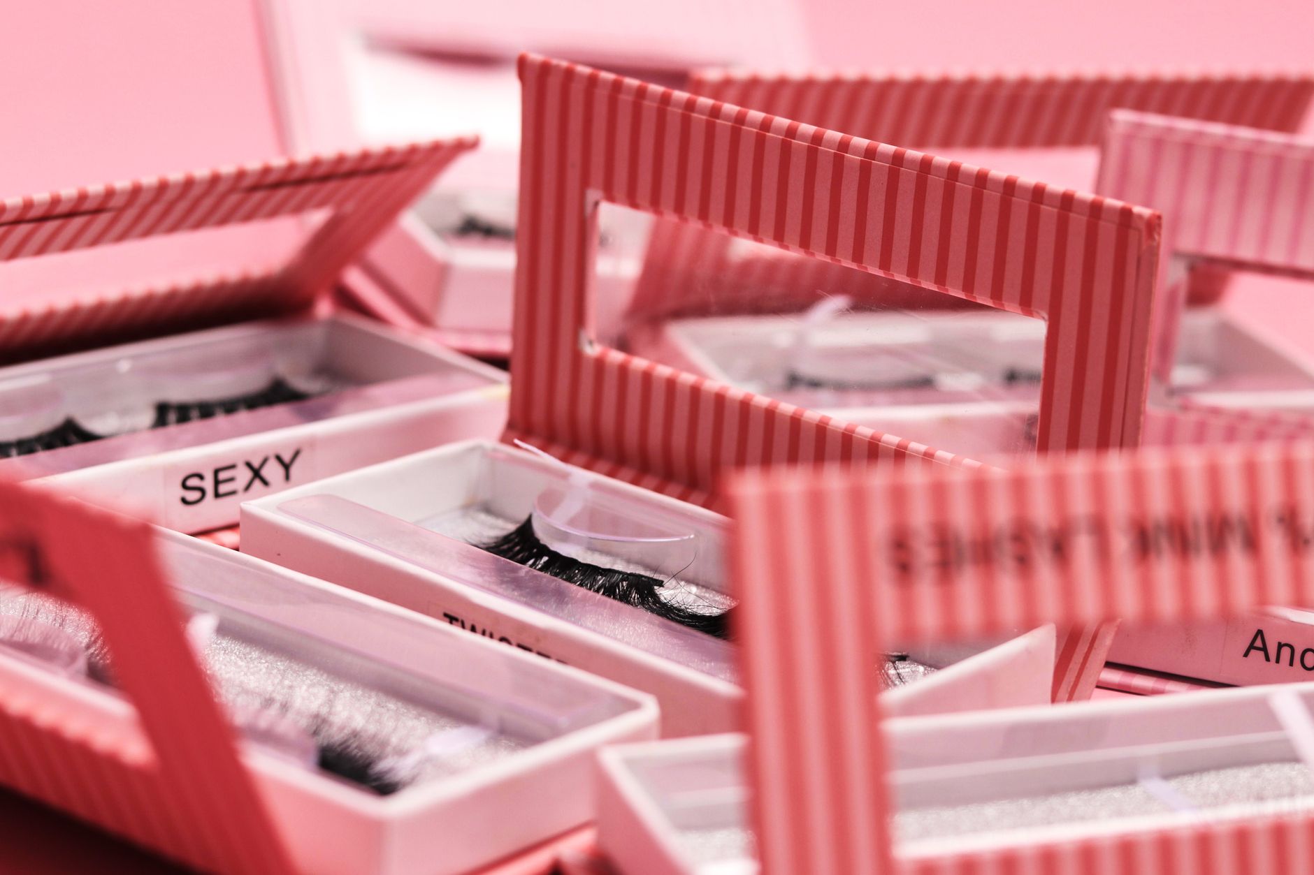 How to Apply False Lashes: A Step-by-Step Guide