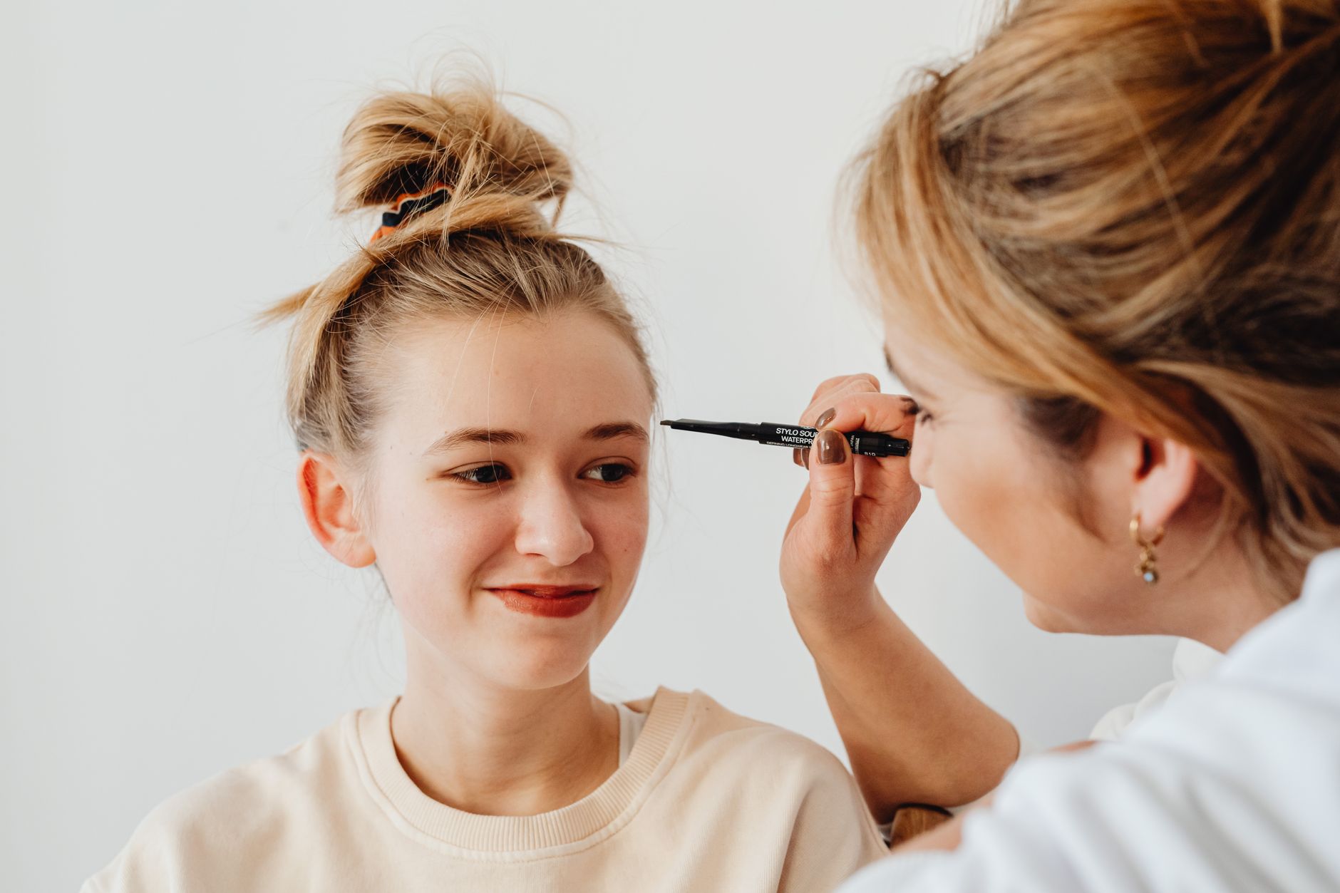 filling in eyebrows makeup tips — Luxury Lashes Federal Way WA