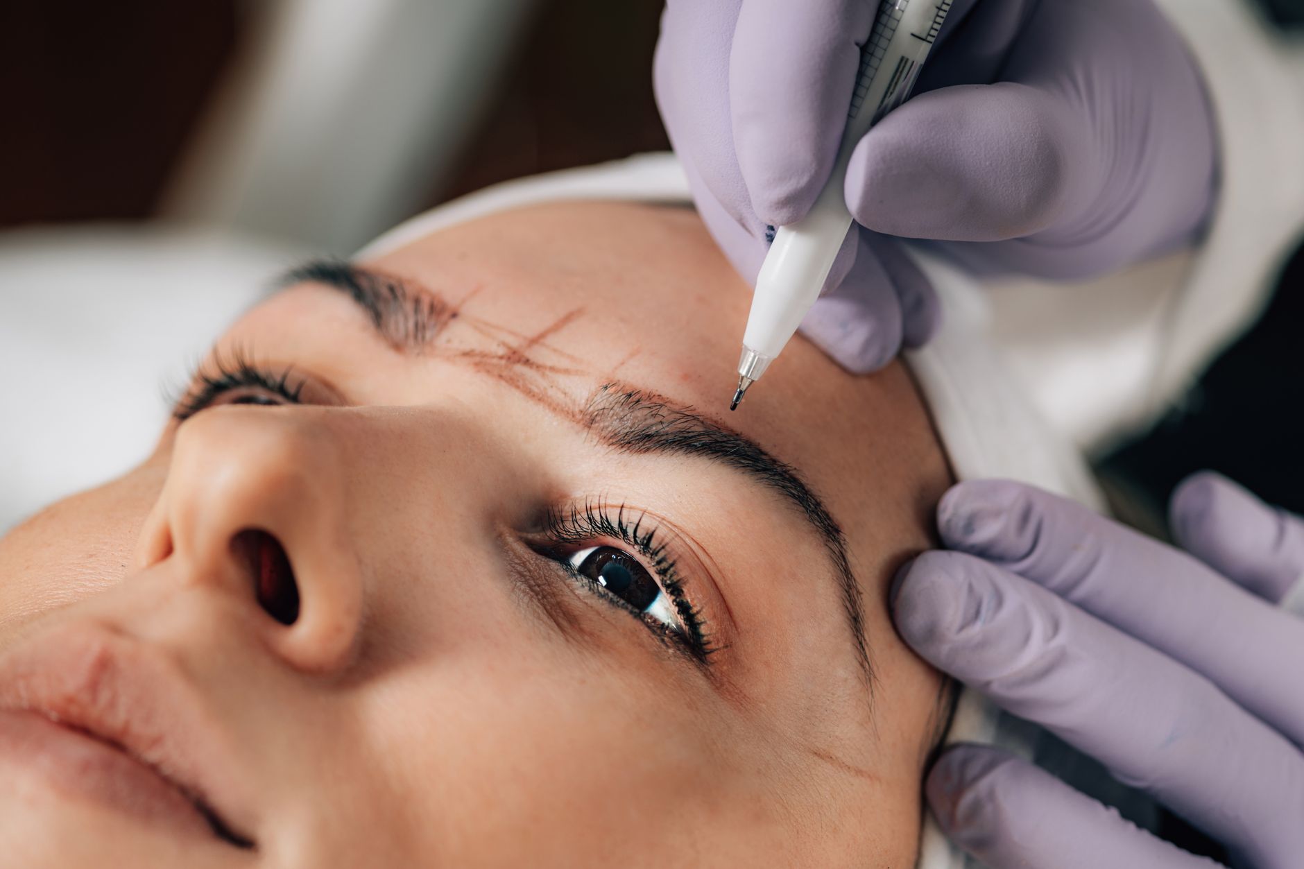Microblading vs Powder Brows: Which Should You Choose?