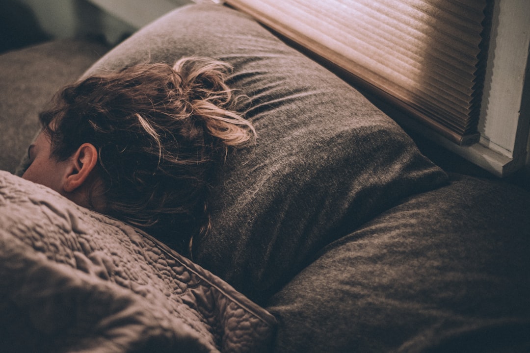 Sleeping With Eyelash Extensions: Tips That Actually Work